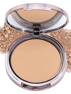 Girlactik Luminous Face Powder in Light 9g BRAND NEW IN BOX